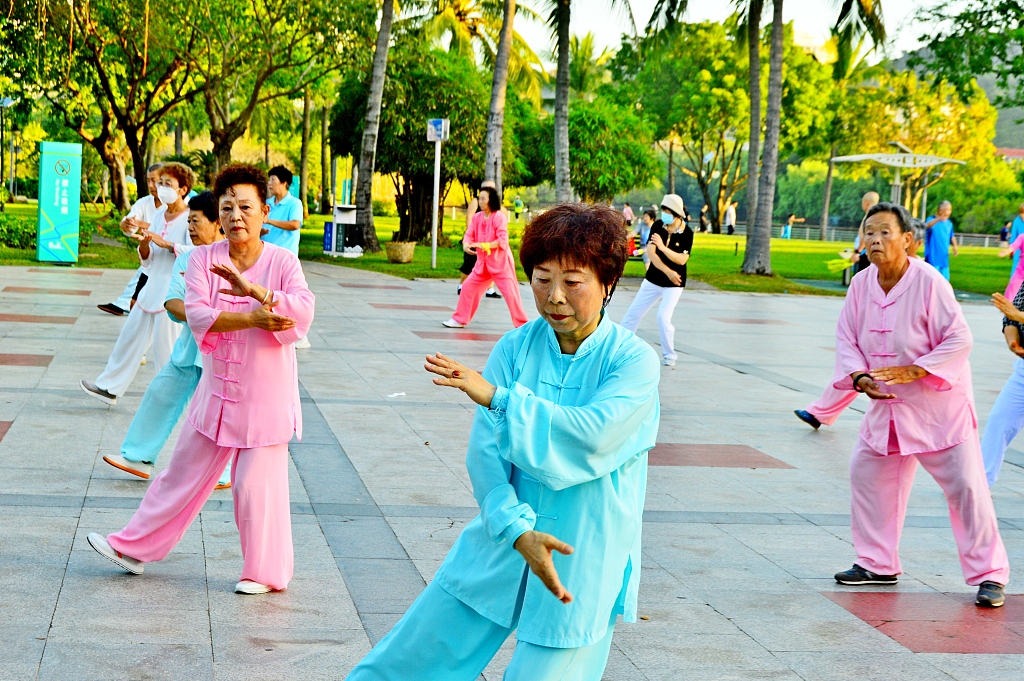 Photo taken on November 11, 2023 shows people practicing Tai Chi in a park in Sanya, Hainan. /CFP