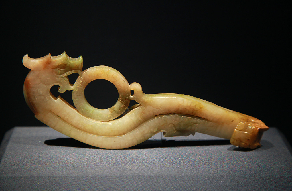 Photo taken on December 17, 2023 shows a jade belt hook featuring a dragon's head ring in Nanjing, Jiangsu Province. /CFP