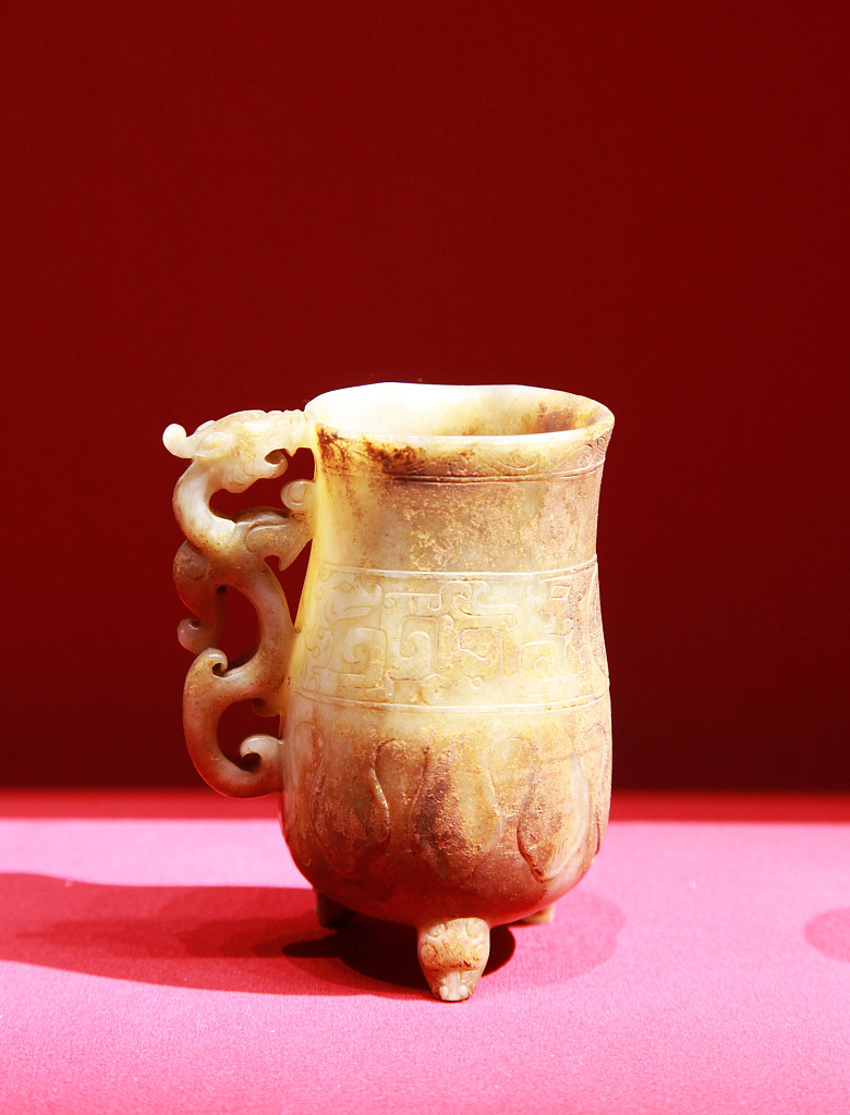 Photo taken on December 17, 2023 shows a jade cup with a dragon-shaped handle in Nanjing, Jiangsu Province. /CFP