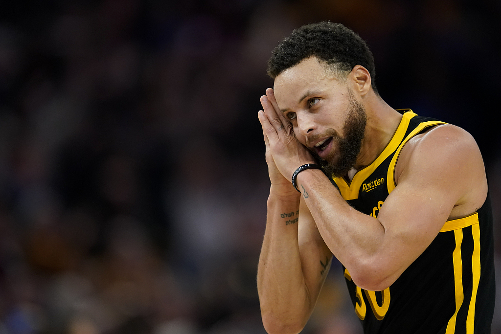 Stephen Curry of the Golden State Warriors reacts after a 3-pointer in the game against the Boston Celtics at the Chase Center in San Francisco, California, December 19, 2023. /CFP