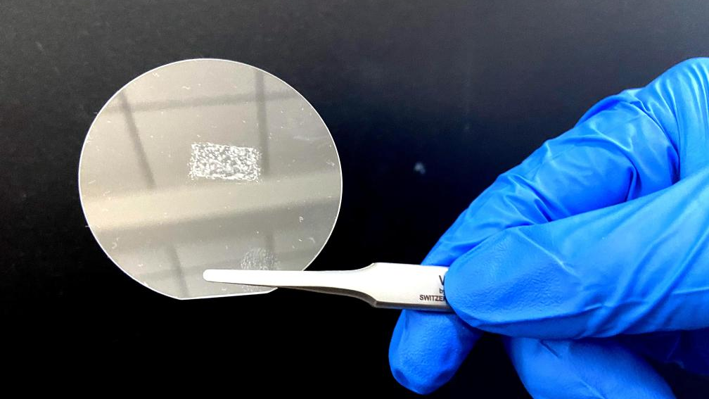 A Twist Boron Nitride (TBN) crystal placed on a piece of fused silica in Peking University, Beijing, capital of China, December 15, 2023. /Xinhua