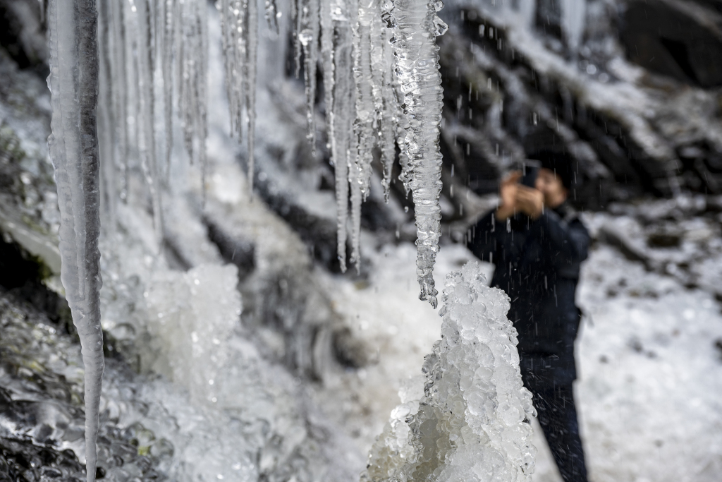 A photo shows shards of ice at the frozen Diaoshuiyan Waterfall in Bijie, southwest China's Guizhou Province, on December 20, 2023. /CFP