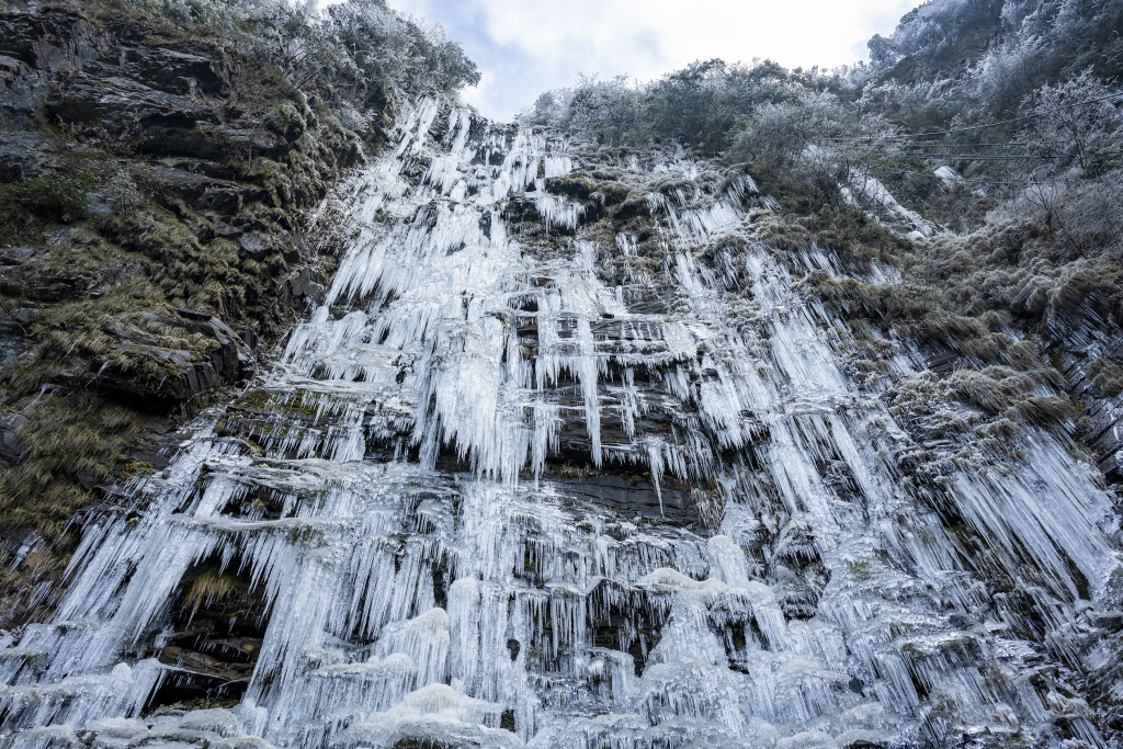 A photo shows the frozen Diaoshuiyan Waterfall in Bijie, southwest China's Guizhou Province, on December 20, 2023. /CFP