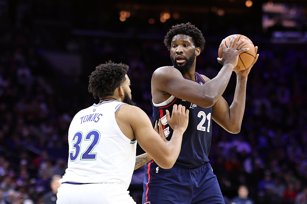 Joel Embiid (R) of the Philadelphia 76ers is guarded by Karl-Anthony Towns of the Minnesota Timberwolves during their NBA game at the Wells Fargo Center in Philadelphia, U.S., December 20, 2023. /CFP
