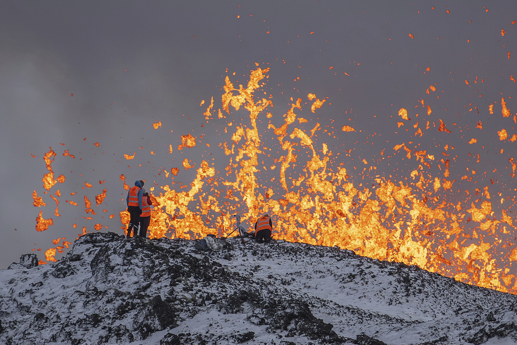 Scientists of the University of Iceland take measurements and samples standing on the ridge in front of the active part of the eruptive fissure of an active volcano in Grindavik, Reykjanes Peninsula, Iceland, December 19, 2023. /CFP