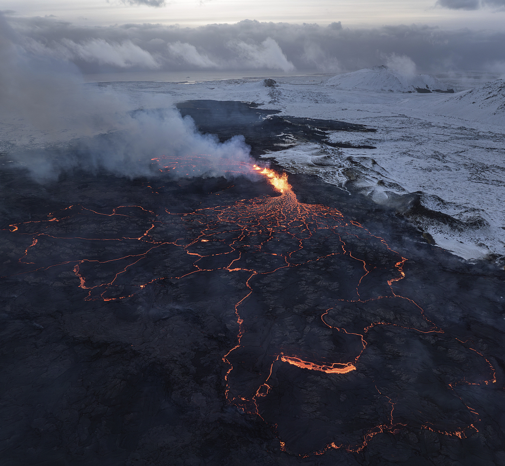 A view of the Southern active segment of the original fissure of an active volcano in Grindavik, Reykjanes Peninsula, Iceland, December 19, 2023. /CFP 