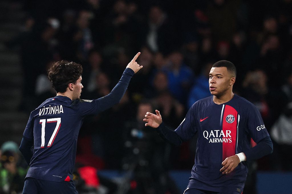 PSG's Portuguese midfielder Vitinha (L) celebrates with Kylian Mbappe after scoring the team's first goal against FC Metz during their Ligue 1 match at the Parc des Princes stadium in Paris, France, December 20, 2023. /CFP