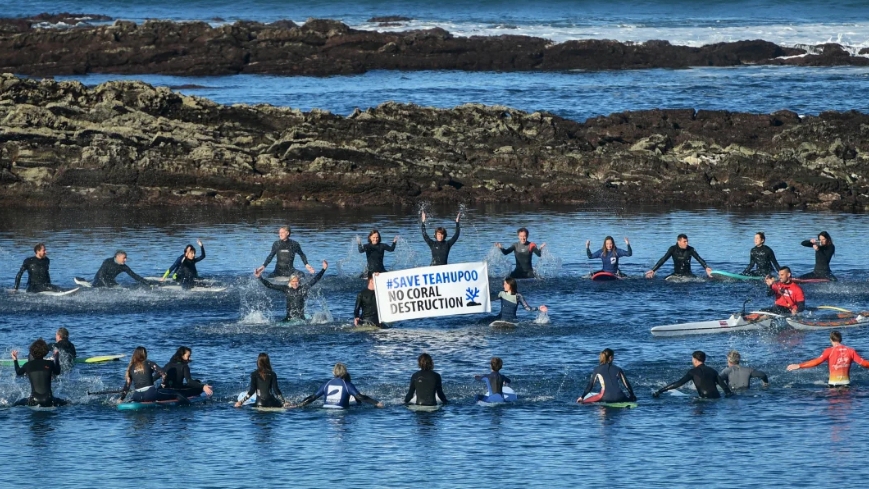 Surfers protest against the building of a tower in the Paris Olympic surfing venue in French Polynesia, France, December 17, 2023. /CFP
