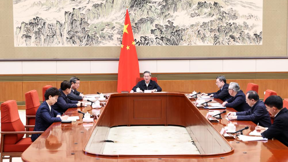 Chinese Premier Li Qiang presides over a State Council study session on creating a top-tier business environment that is market-oriented, law-based, and internationalized to constantly stimulate market vitality, December 20, 2023. /Xinhua