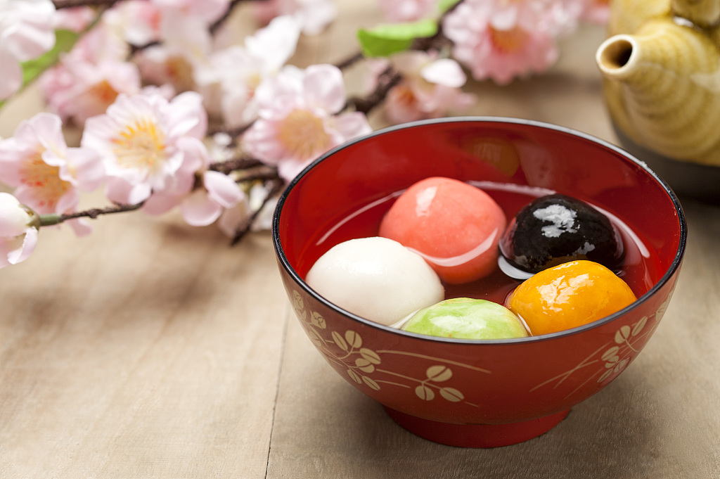 Tangyuan, a kind of sweet dumpling made of glutinous rice flour, is usually the favorite for people in the southern parts of China on the first day of Winter Solstice, or dongzhi in Chinese, which falls on December 22 this year. /CFP