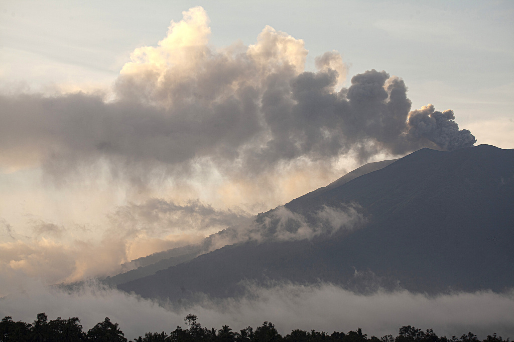 Mount Marapi spews volcanic materials during its eruption as seen from Tanah Datar, West Sumatra, Indonesia, December 22, 2023. /CFP