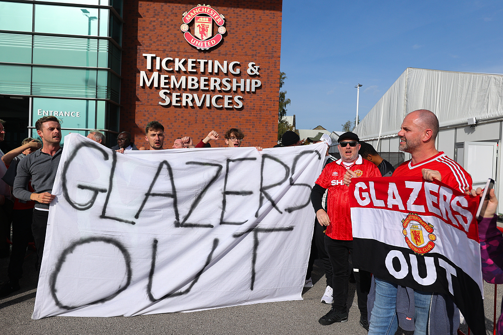 Fans of Manchester United protest against the Glazer family, owners of the club, outside the ticket office ahead of the Premier League game against Brentford at Old Trafford in Manchester, England, October 7, 2023. /CFP 