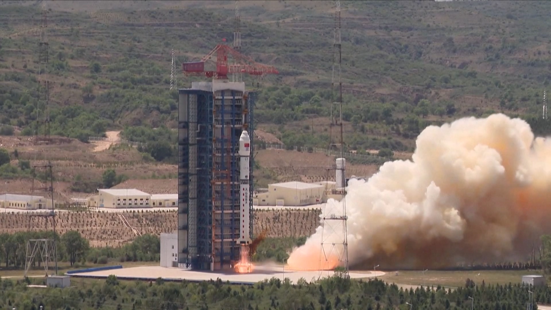 A Long March-2D rocket carrying 41 satellites blasts off from the Taiyuan Satellite Launch Center in north China's Shanxi Province, June 15, 2023. /CMG