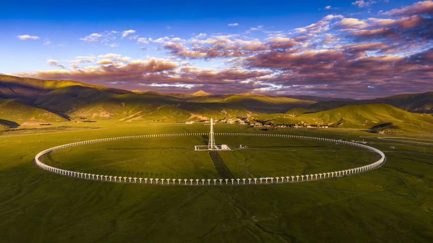 The Daocheng Solar Radio Telescope consists of 313 parabolic antennas, forming a large ring with a diameter of 1 kilometer. /CMG