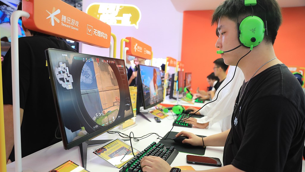 Gamers try out games at ChinaJoy in Shanghai, July 28, 2023. /CFP