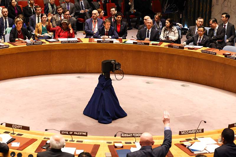 Ambassadors vote on a resolution to boost aid to Gaza during a meeting about the situation in the Middle East at UN headquarters in New York, U.S., December 22, 2023. /CFP