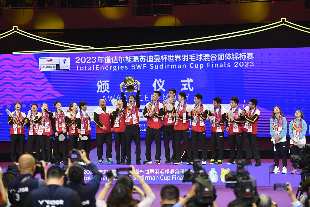 China's players celebrate after winning the Sudirman Cup in Suzhou, east China's Jiangsu Province, May 21, 2023. /CFP