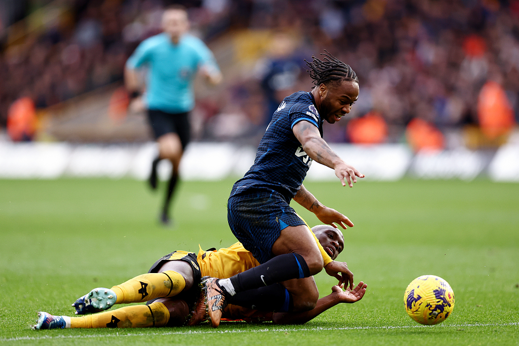 Raheem Sterling of Chelsea is challenged from behind by Toti Gomes of Wolves during their Premier League clash at Molineux Stadium, England, December 24, 2023. /CFP 