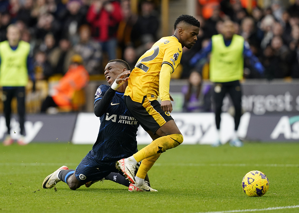 Nelson Semedo of Wolves brushes aside Nicolas Jackson of Chelsea to stop a goal scoring chance during their Premier League clash at Molineux Stadium, England, December 24, 2023. /CFP  