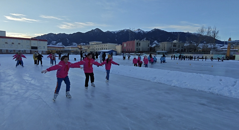 Winter sports boost enthusiasm among teens in Xinjiang schools