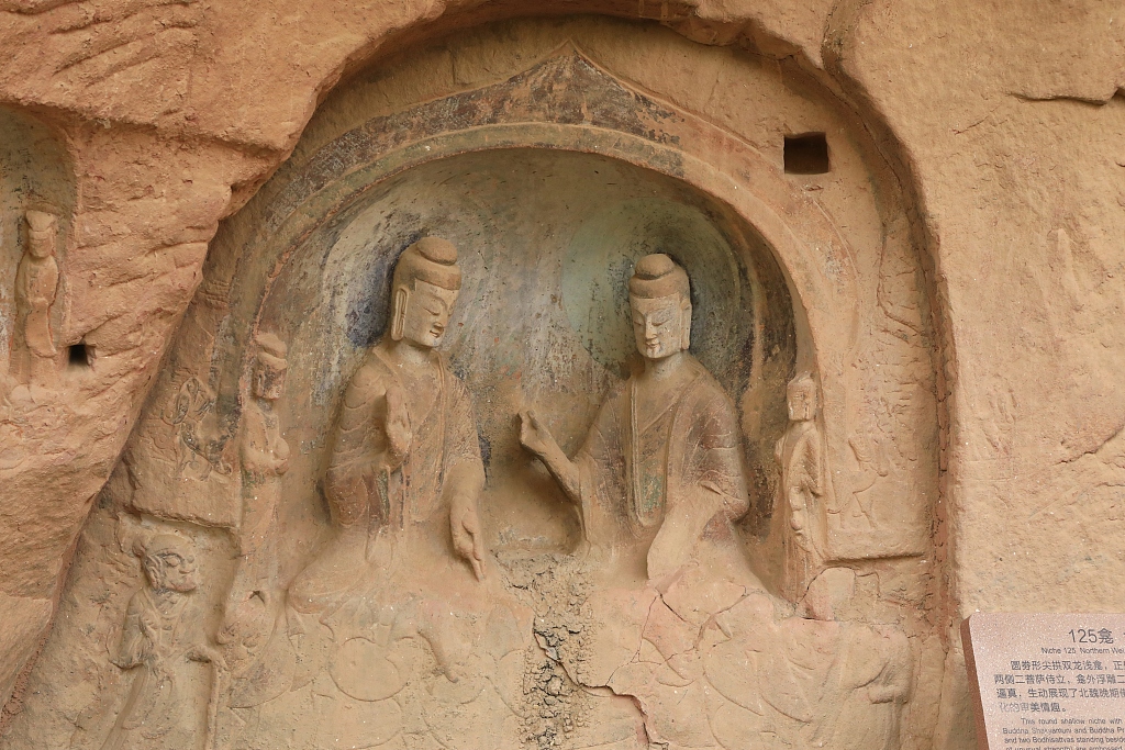 A file photo shows two Buddha statues at the Bingling Temple Grottoes in Yongjing County, northwest China's Gansu Province. /CFP