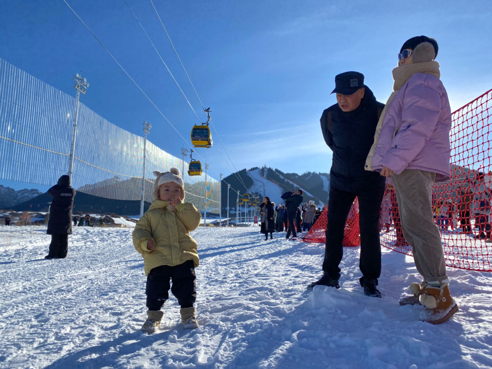 Fairy tale landscape, booming ice-snow tourism in Xinjiang