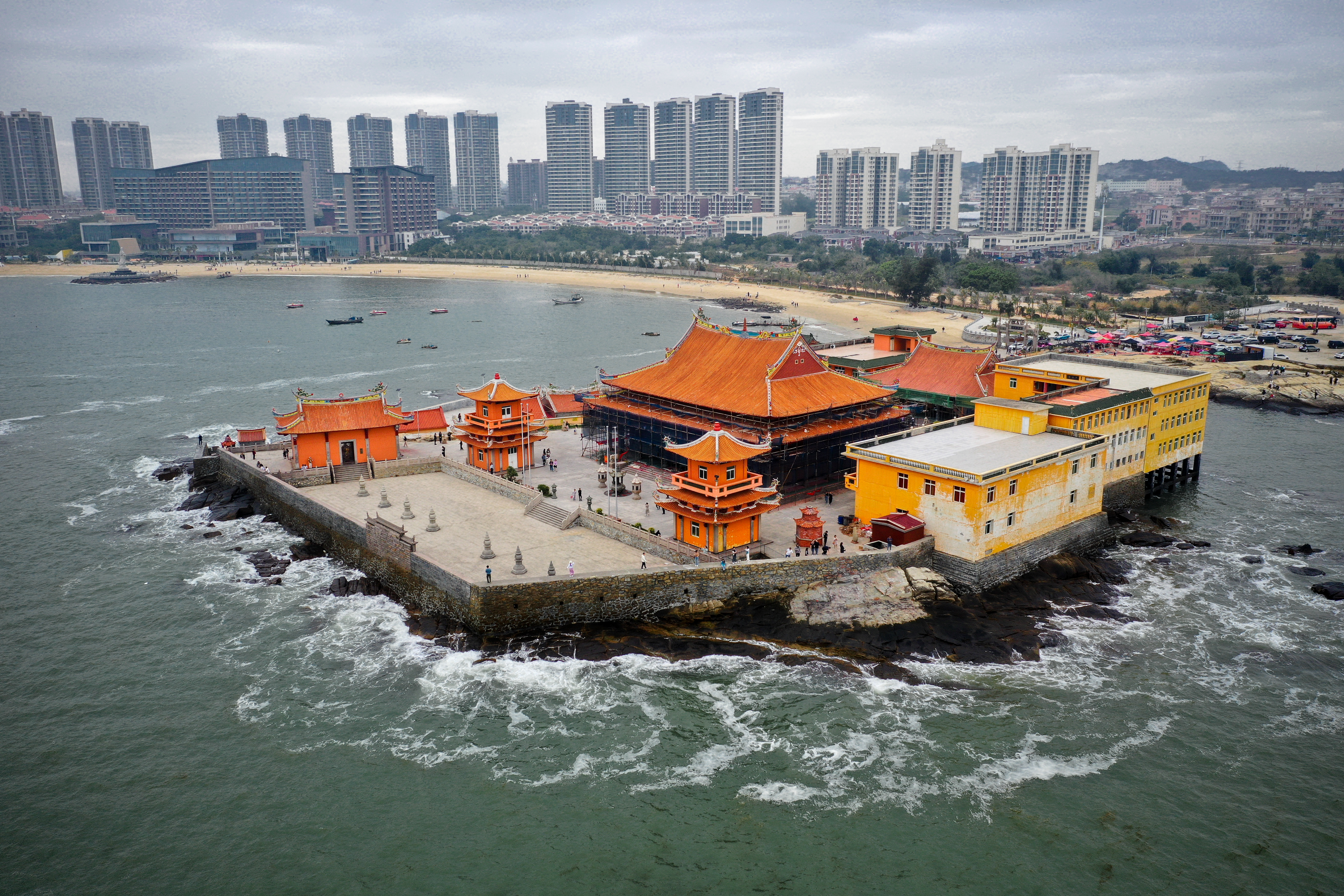 Captured on December 25, 2023, an aerial photo shows the Luojia Temple on the shores of Shishi, southeast China's Fujian Province. /IC