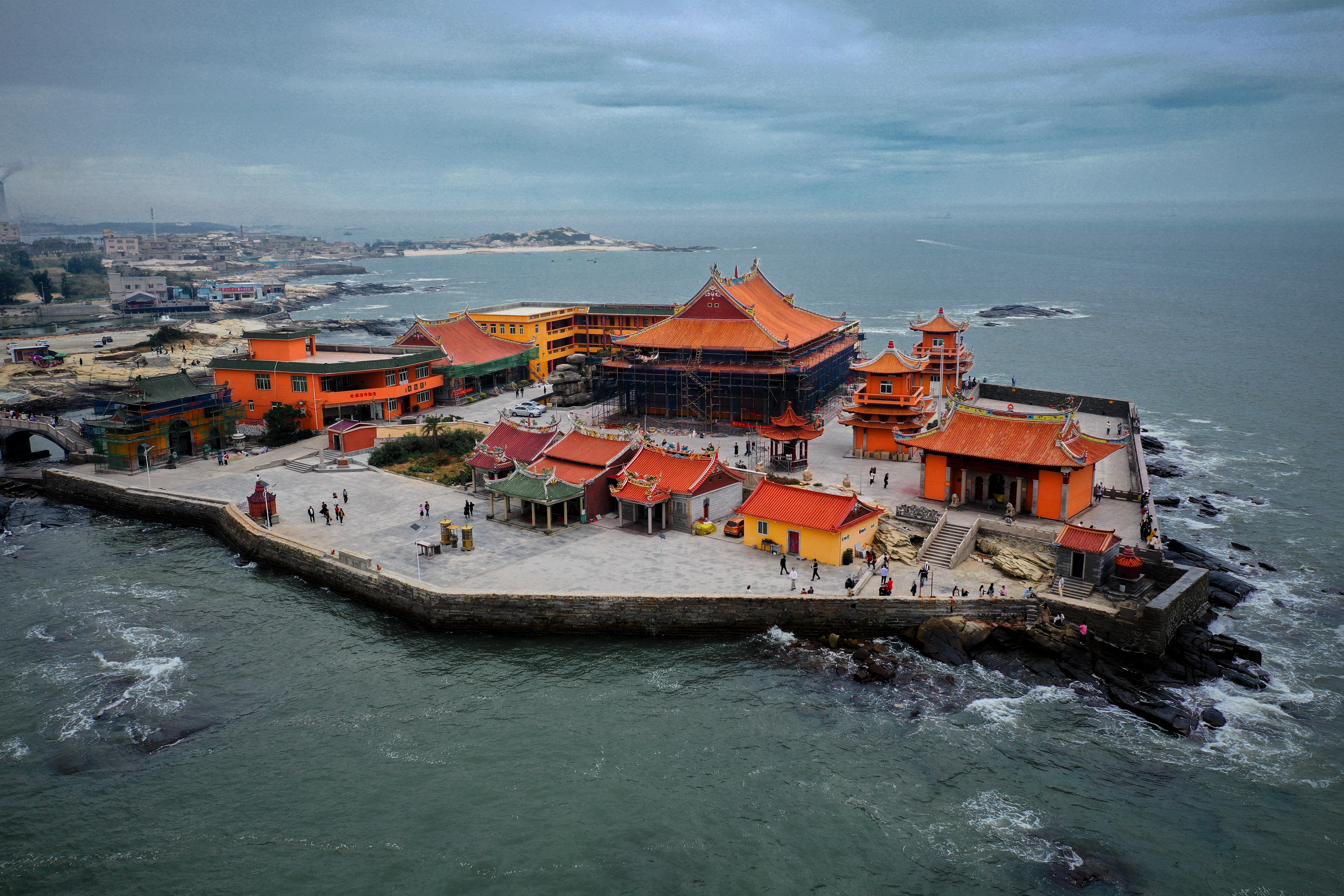 Captured on December 25, 2023, an aerial photo shows the Luojia Temple on the shores of Shishi, southeast China's Fujian Province. /IC