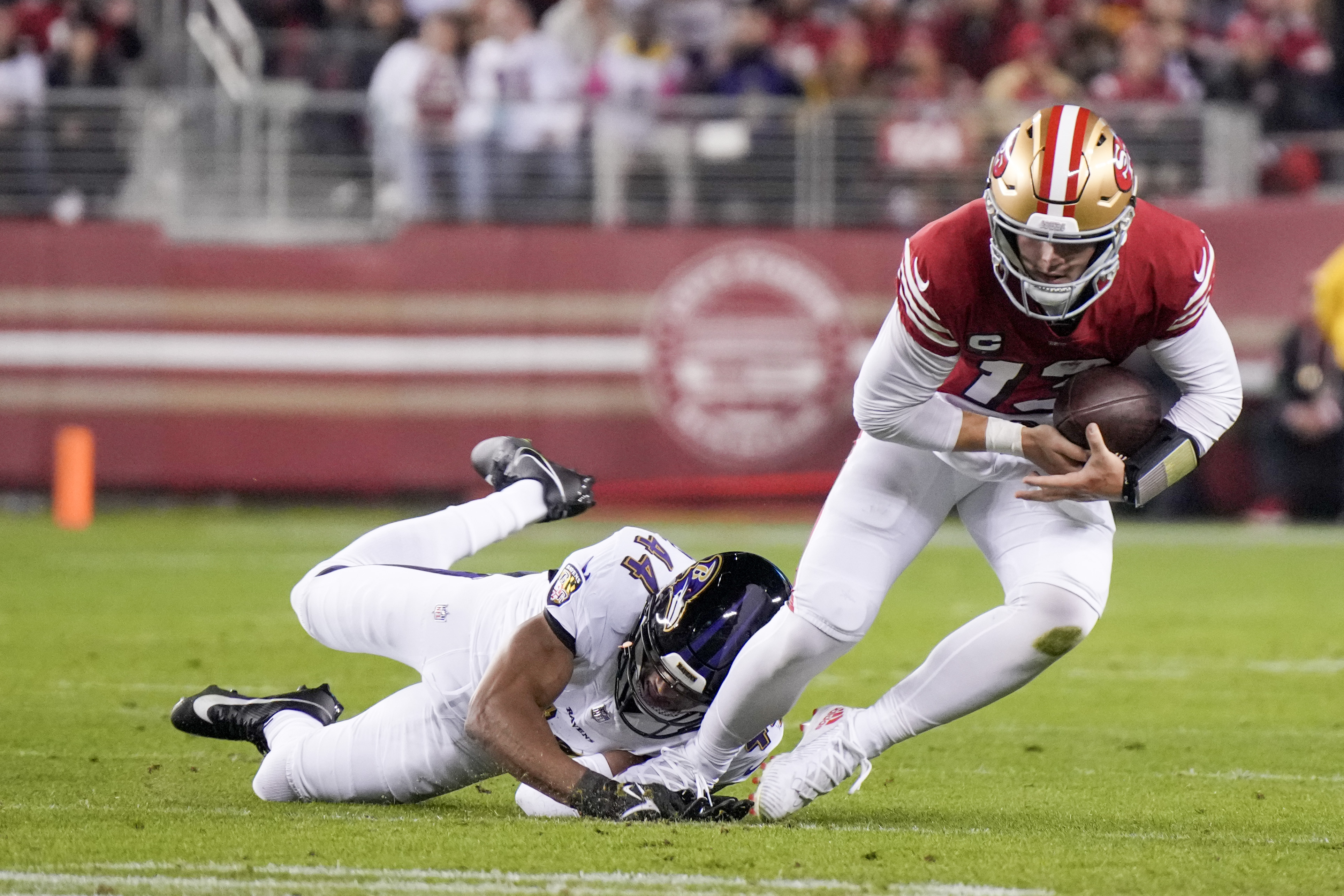 Quarterback Brock Purdy (R) of the San Francisco 49ers is sacked by cornerback Marlon Humphrey of the Baltimore Ravens in the game at Levi's Stadium in Santa Clara, California, December 25, 2023. /CFP