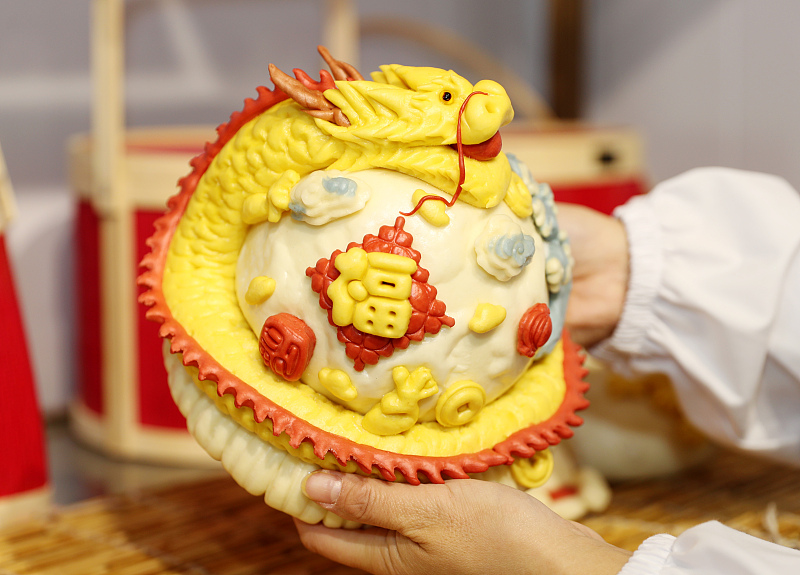 Themed on the Year of the Dragon, chefs devise a new style of huabobo to celebrate the upcoming Chinese New Year in Qingdao City, Shandong Province, December 24, 2023. /CFP 