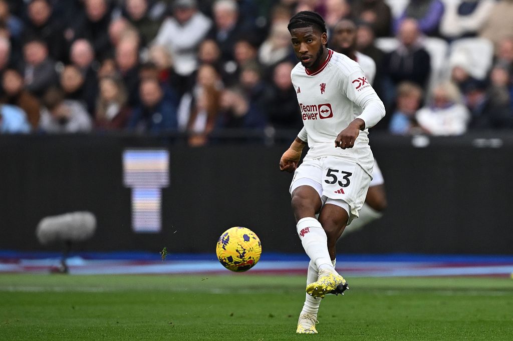 Manchester United's Willy Kambwala passes the ball during their Premier League clash with West Ham United at London Stadium in London, England, December 23, 2023. /CFP