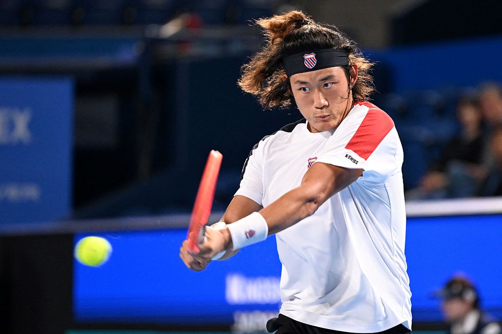 Zhang Zhizhen of China competes in the men's singles match against Aslan Karatsev of Russia (not in picture) at the Japan Open in Tokyo, October 19, 2023. /CFP