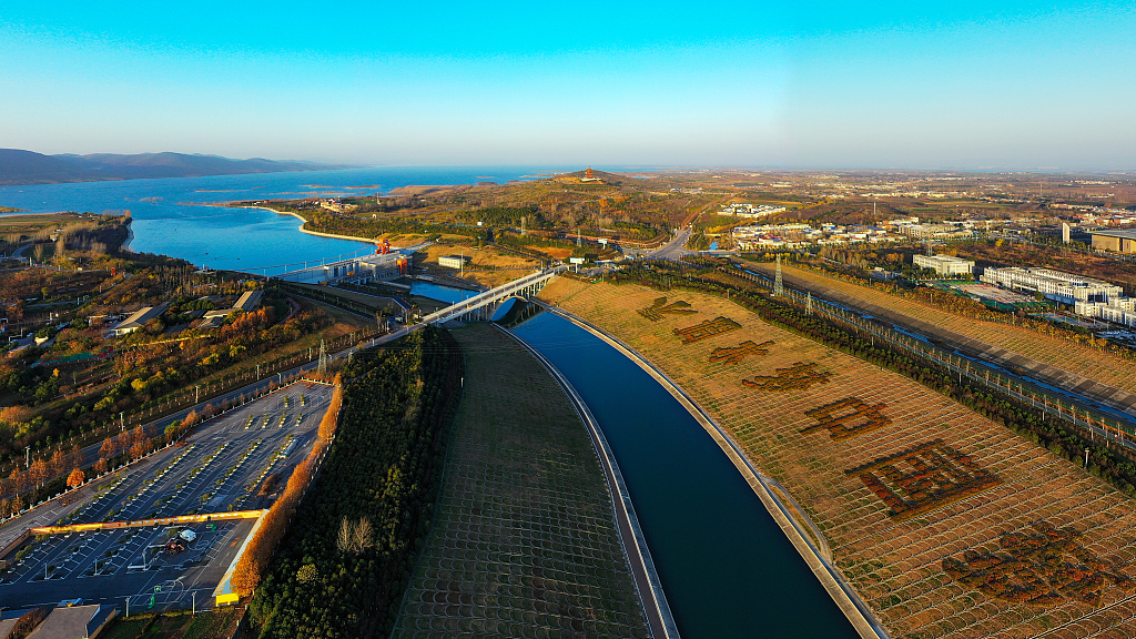 Scenery of Danjiangkou Reservoir in central China's Henan Province. The reservoir is the start of the middle route. /CFP