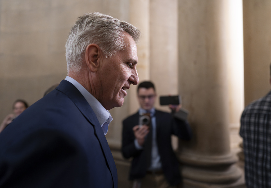 Former Speaker of the House Kevin McCarthy departs the office still bearing his nameplate after a day of meetings, at the Capitol in Washington, October 5, 2023. /CFP