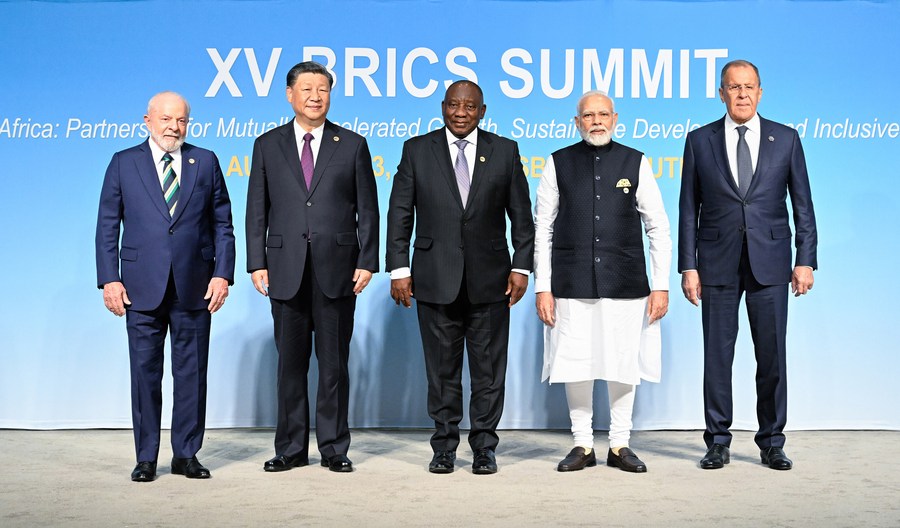 Chinese President Xi Jinping, South African President Cyril Ramaphosa, Brazilian President Luiz Inacio Lula da Silva, Indian Prime Minister Narendra Modi and Russian Foreign Minister Sergei Lavrov pose for a group photo during the 15th BRICS Summit in Johannesburg, South Africa, August 23, 2023. /Xinhua