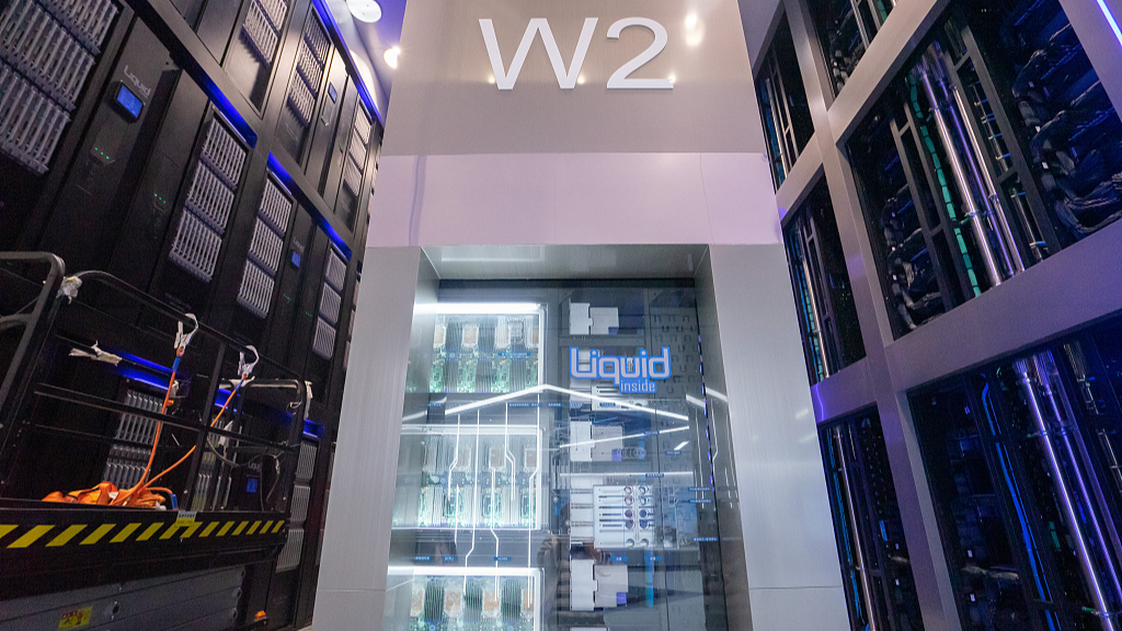 Liquid immersion cooling system for servers in the Western (Chongqing) Science City Advanced Data Center, southwest China's Chongqing Municipality, October 12, 2023. /CFP