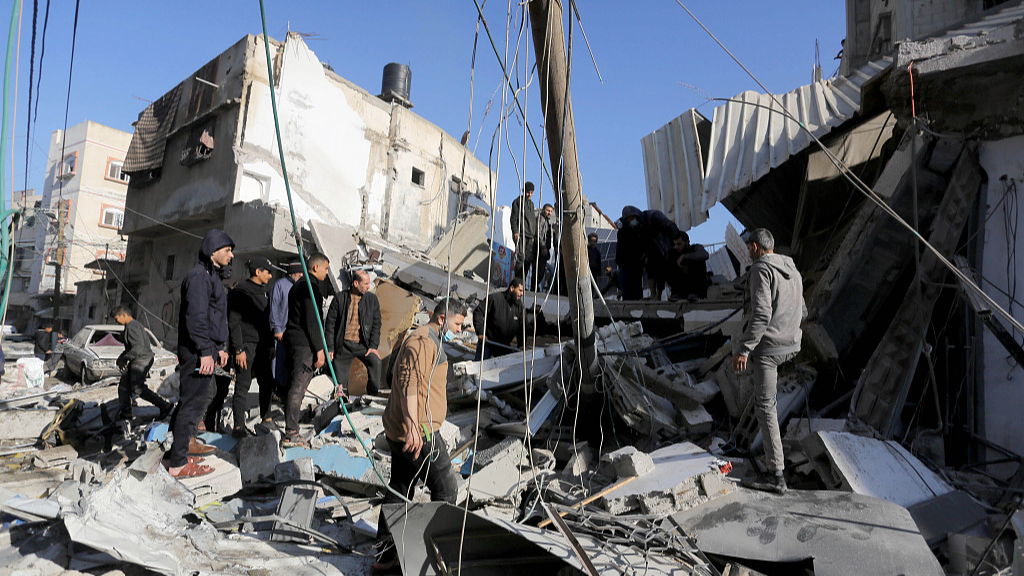 Palestinians inspect damage at their houses destroyed after Israeli air strikes on Deir al Balah, central Gaza, December 26, 2023. /CFP