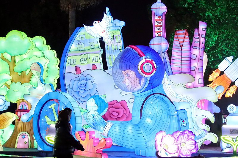People visit a lantern fair in Changzhou City, Jiangsu Province, December 26, 2023. /CFP