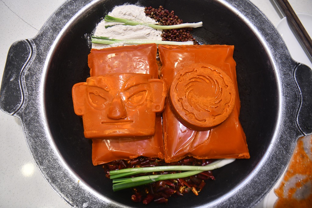 A photo taken on December 26, 2023 shows an uncooked dish featuring spicy oil shaped in the form of cultural relics at a hotpot restaurant at the Jinsha Site Museum in Chengdu, Sichuan Province, China. /CFP