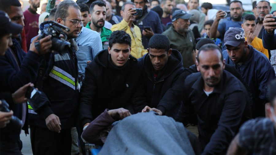 An injured man is transferred to a hospital in the central Gaza Strip city of Deir el-Balah, December 19, 2023. /Xinhua