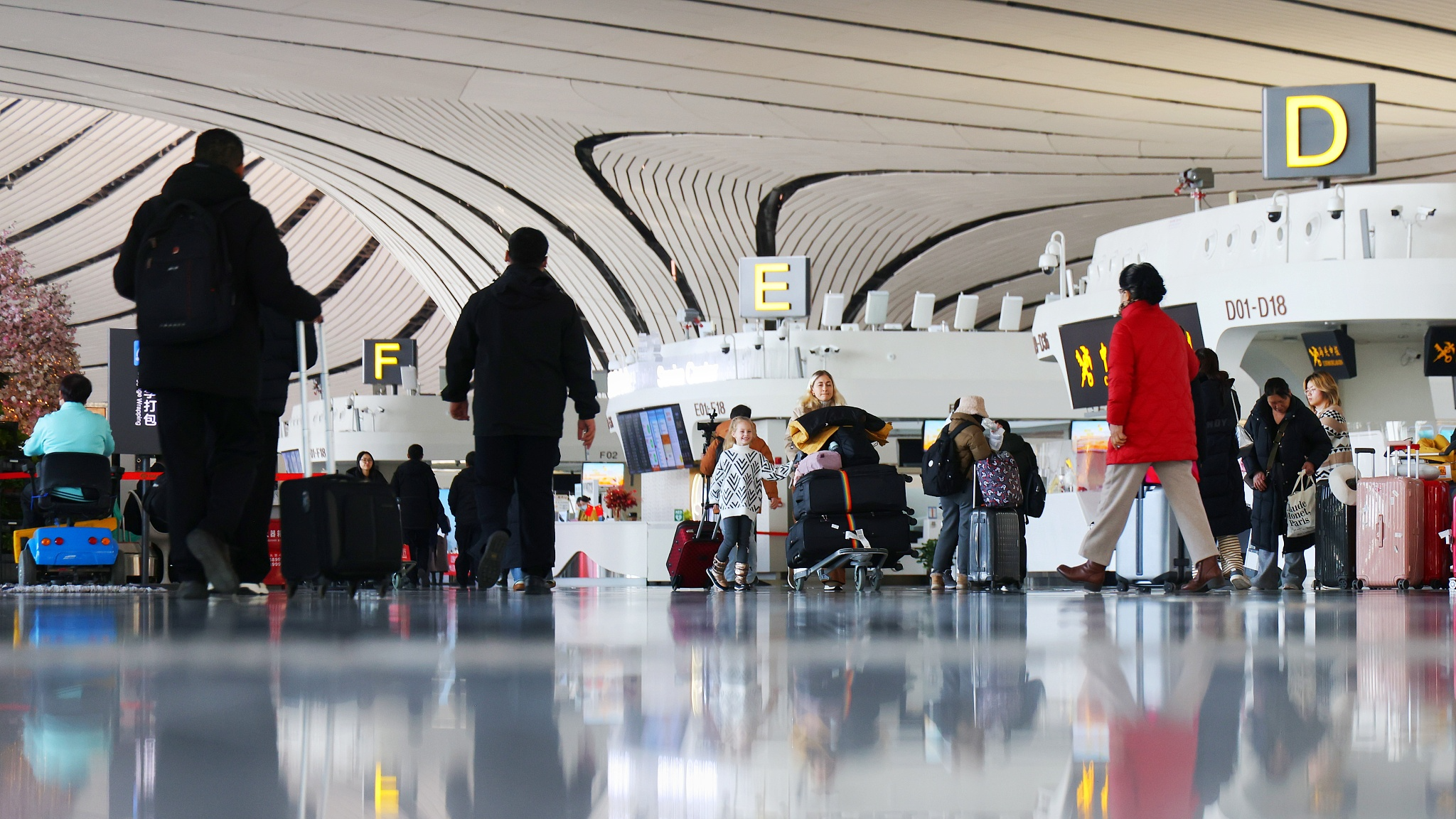 Tourists in Beijing Daxing International Airport in Beijing, China, December 27, 2023. /CFP