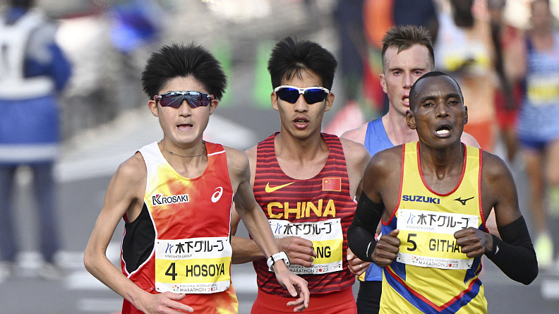 Yang Shaohui (C) finishes second in the 2023 Fukuoka International Marathon in Fukuoka, Japan, December 3, 2023. /CFP