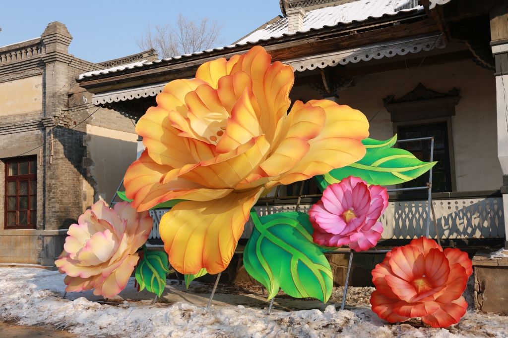 Flower-shaped lanterns are seen at Guandong Movie Town in Shenyang, northeast China's Liaoning Province, on December 28, 2023. /CFP