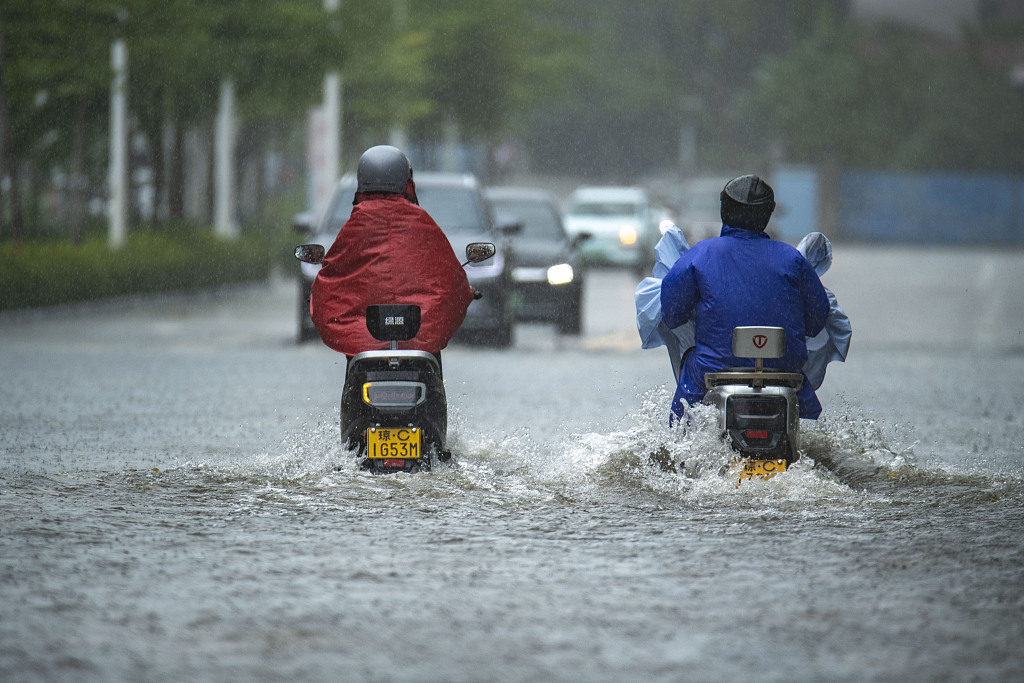 Vehicles drive on waterlogged streets in Qionghai City, south China's Hainan Province, October 28, 2023. /CFP