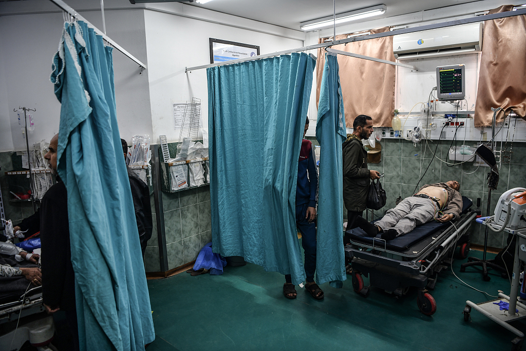 Injured Palestinian people are brought to the En-Neccar Hospital, which is the only hospital operating in the region, for treatment, Rafah, Gaza, December 27, 2023. /CFP