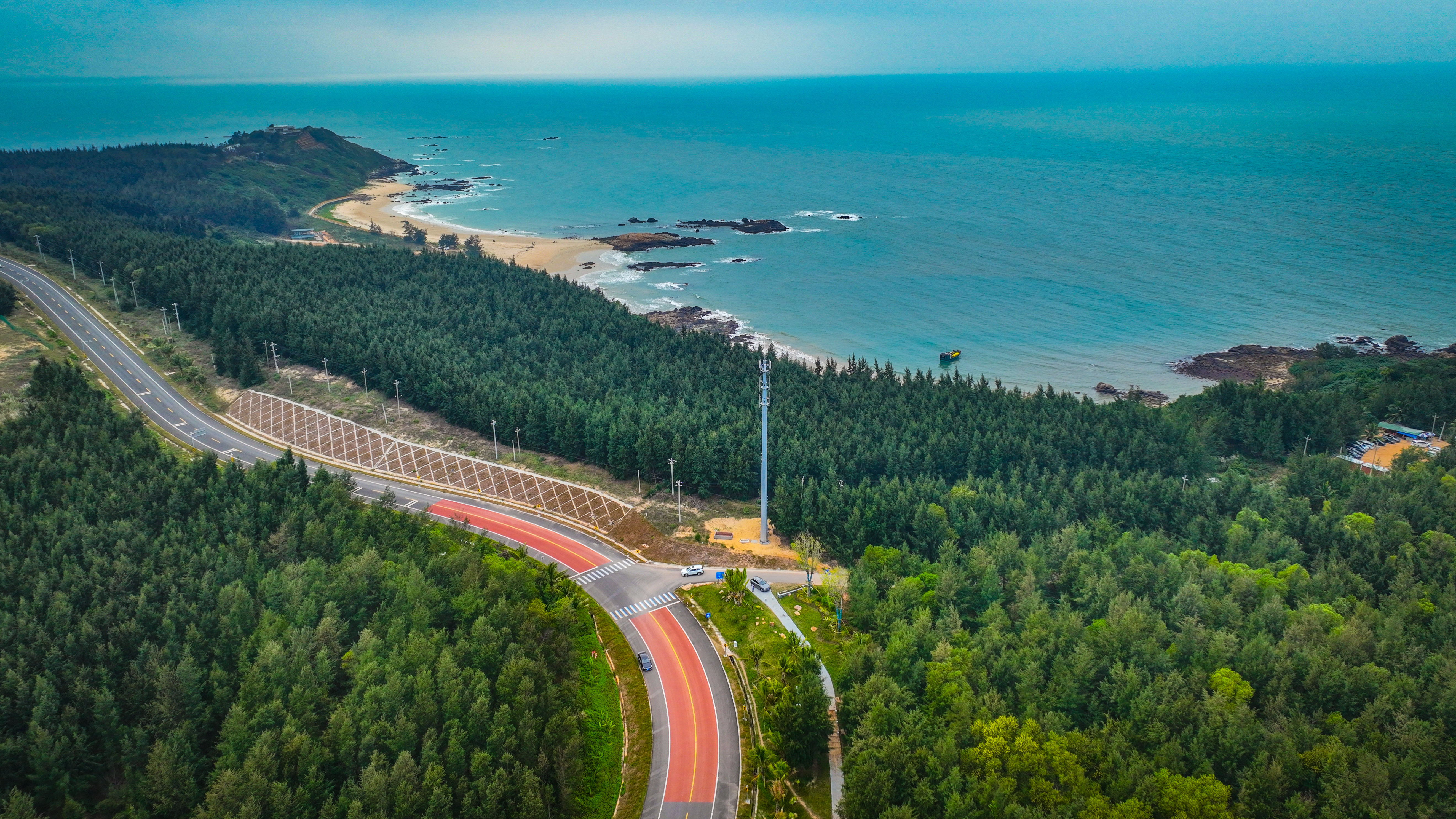 A photo shows a bird's-eye view of a section of the round-the-island tourist highway in south China's Hainan Province on December 28, 2023. The highway stretches along the coastline of Hainan Island in a circuit that extends for 988 kilometers in total. /IC