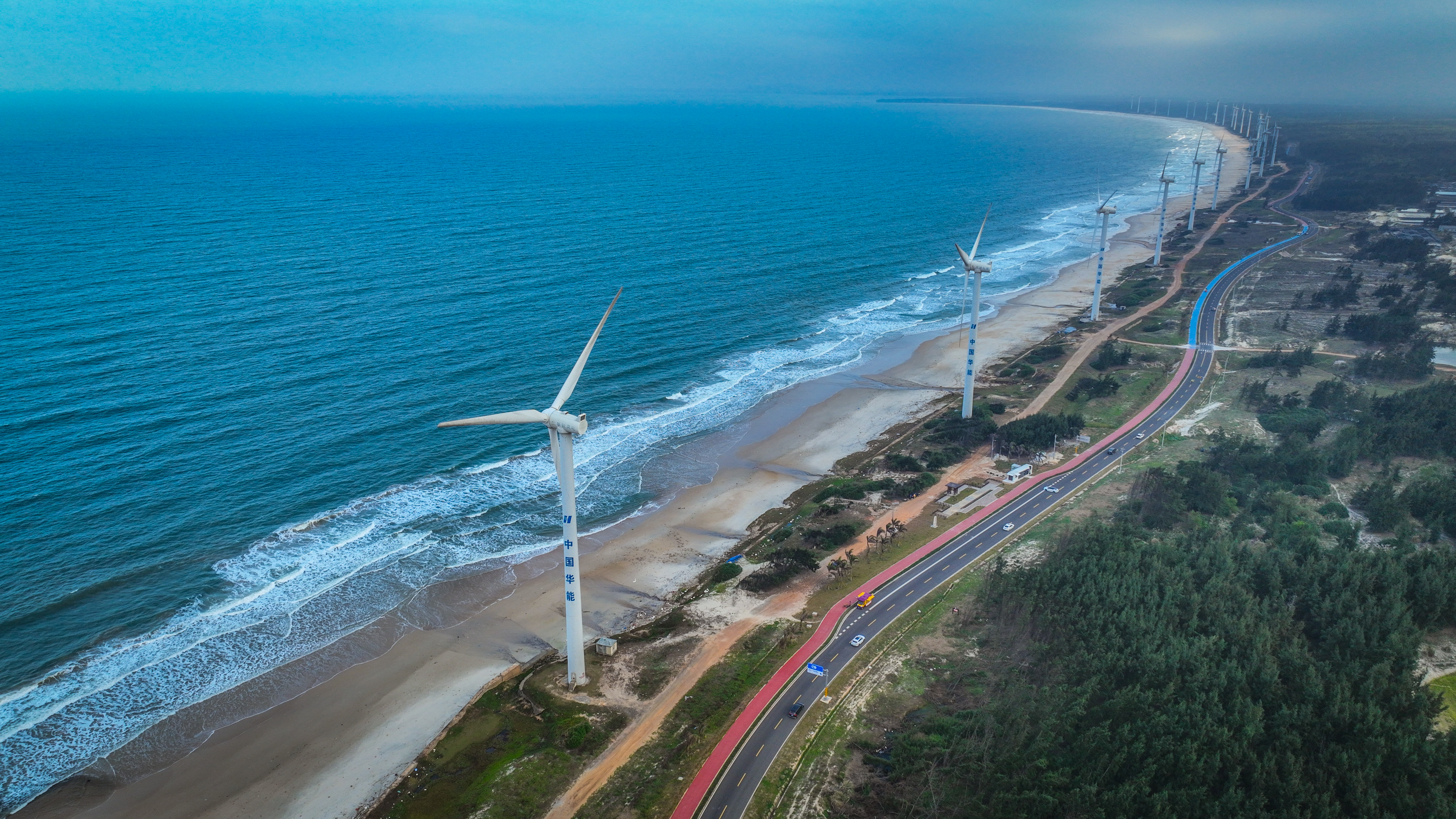 A photo shows a bird's-eye view of a section of the round-the-island tourist highway in south China's Hainan Province on December 28, 2023. The highway stretches along the coastline of Hainan Island in a circuit that extends for 988 kilometers in total. /IC