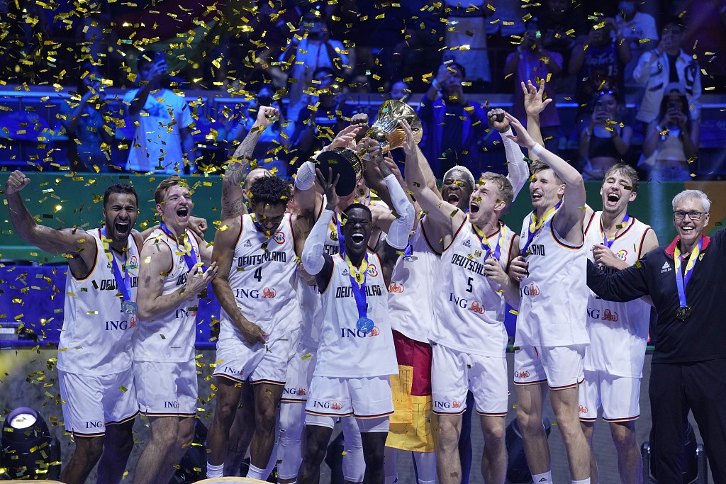 Germany players celebrate with the trophy after winning the final of the Basketball World Cup in Manila, Philippines, September 10, 2023. /CFP