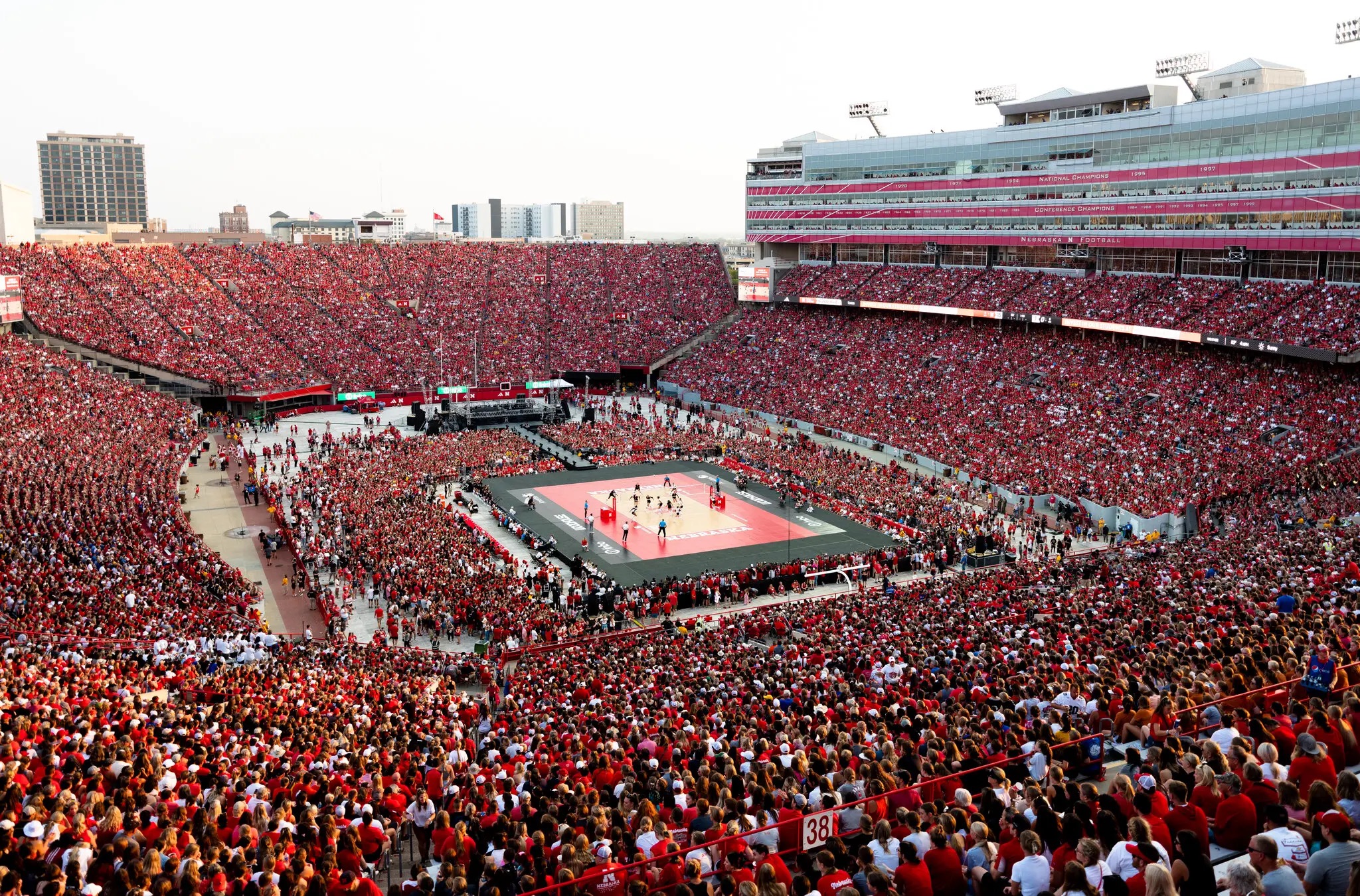 Over 92,000 fans watch Nebraska take on Omaha in a college volleyball match at University of Nebraska's Memorial Stadium in Nebraska, U.S, August 30, 2023. /CFP