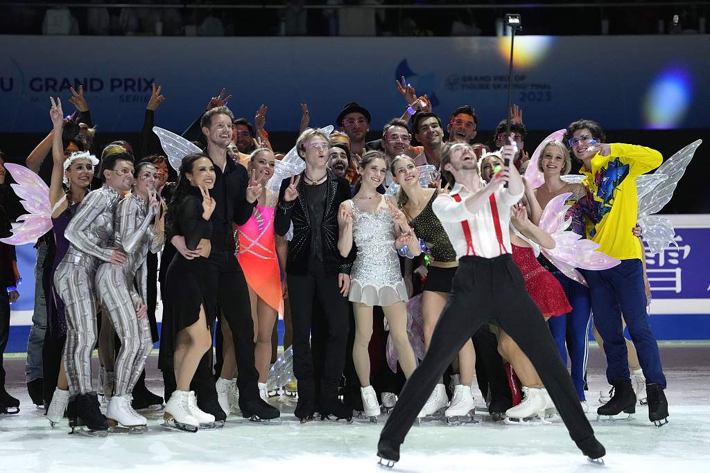 Competitors of the ISU Grand Prix of Figure Skating Final pose for a selfie after the exhibition event in Beijing, China, December 10, 2023. /CFP